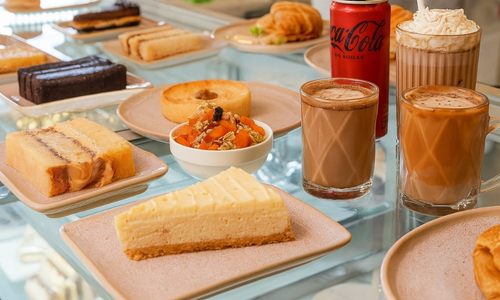 Ambiente da cafeteria Natashaa Cakes em Resende