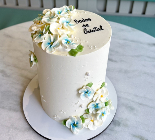 Bolo de festa elegante em Resende